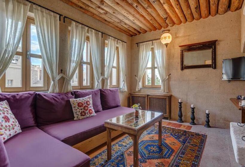 جناح ملكى, Taskonaklar