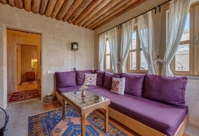 جناح ملكى, Taskonaklar