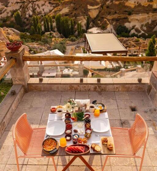 جناح ملكى, Taskonaklar