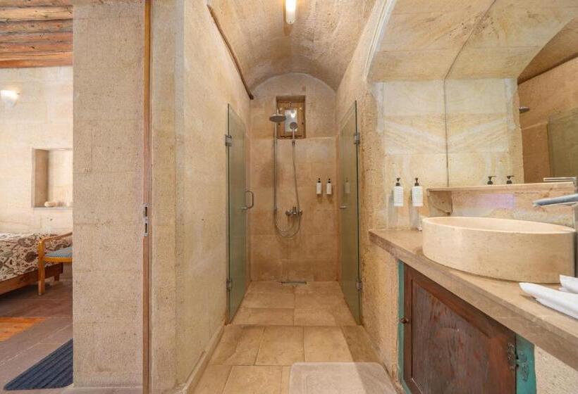 غرفة قياسية مزوَّدة بشُرفة, Taskonaklar