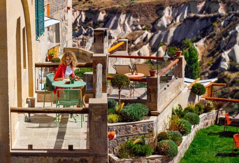 غرفة قياسية مزوَّدة بشُرفة, Taskonaklar