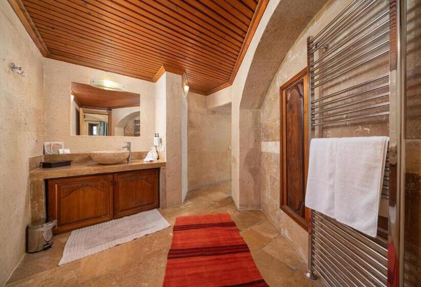 جناح مزود بتراس, Taskonaklar