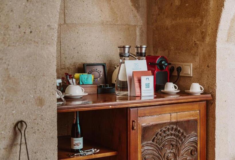 جناح مزود بتراس, Taskonaklar