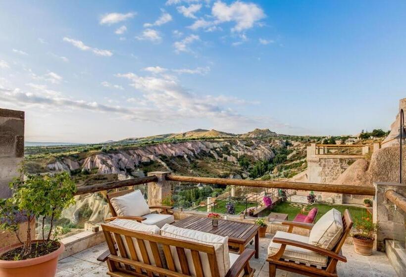 جناح مزود بتراس, Taskonaklar