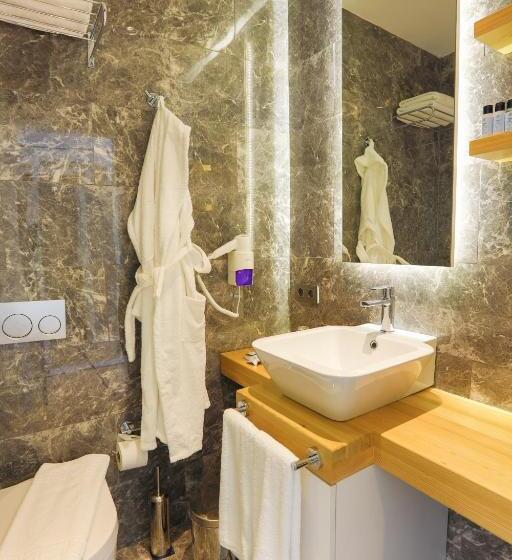 غرفة قياسية إطلالة جانبية علي البحر, Vita Bella Resort & Spa