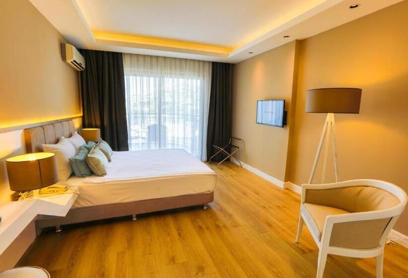 غرفة قياسية إطلالة جانبية علي البحر, Vita Bella Resort & Spa