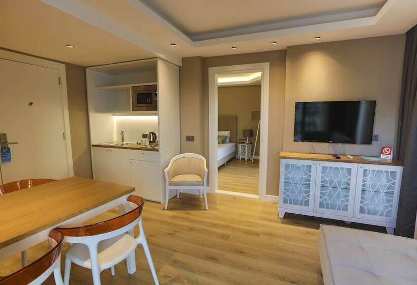 سوییت با چشم‌انداز دریا, Vita Bella Resort & Spa