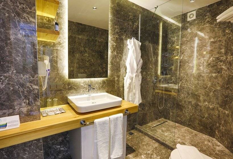 غرفة قياسية إطلالة جانبية علي البحر, Vita Bella Resort & Spa