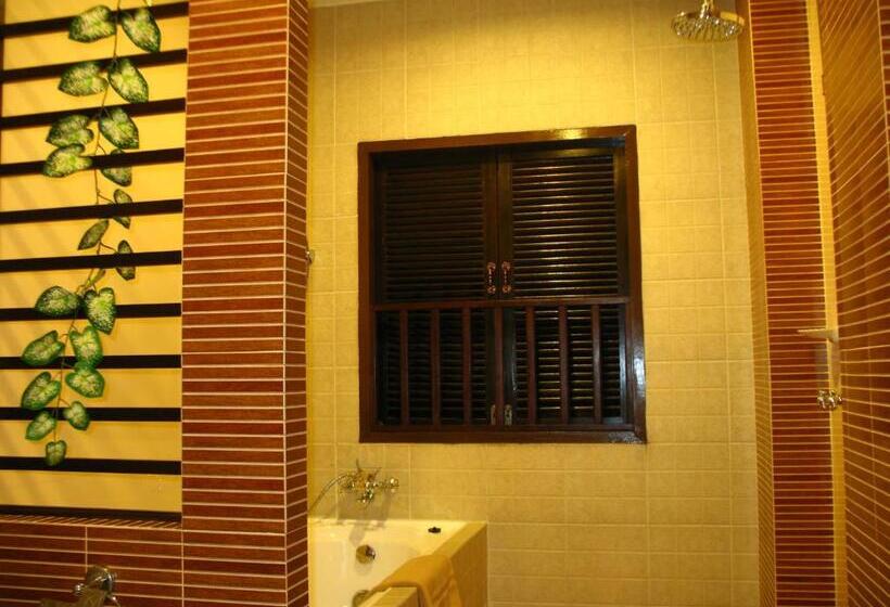 Полулюкс, Wannara Hotel Hua Hin