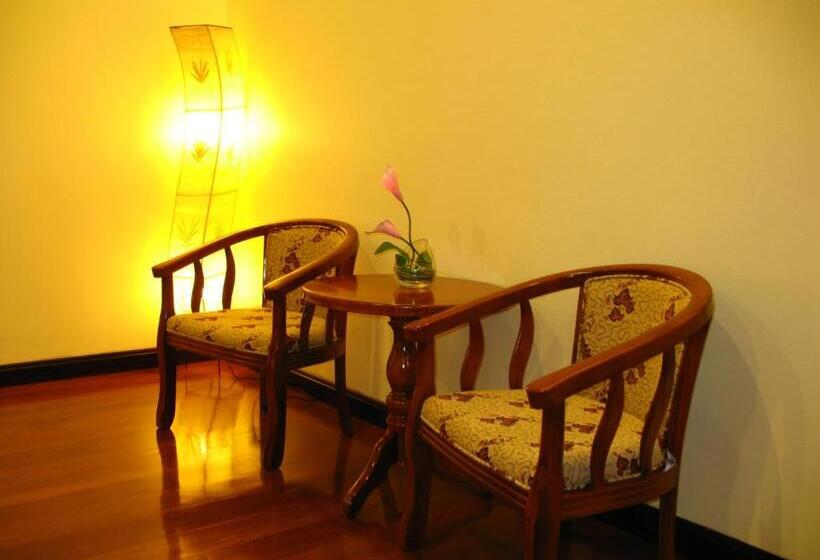 Полулюкс, Wannara Hotel Hua Hin