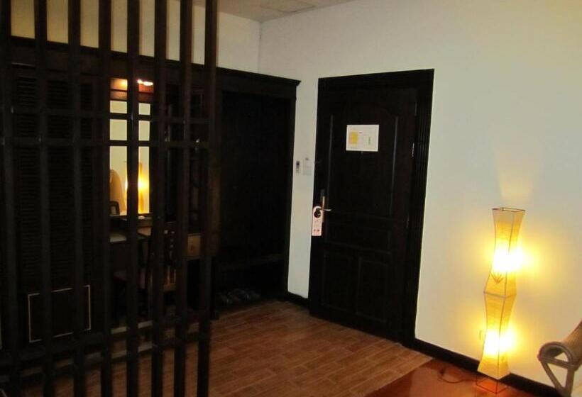 Полулюкс, Wannara Hotel Hua Hin