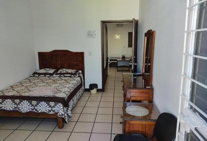 Chambre Standard Salle de Bains Commune, Hostal Herencia