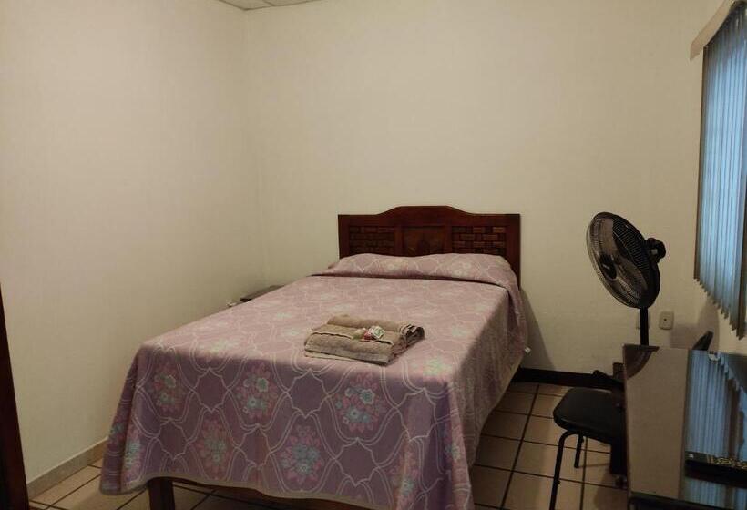 Chambre Standard Salle de Bains Commune, Hostal Herencia