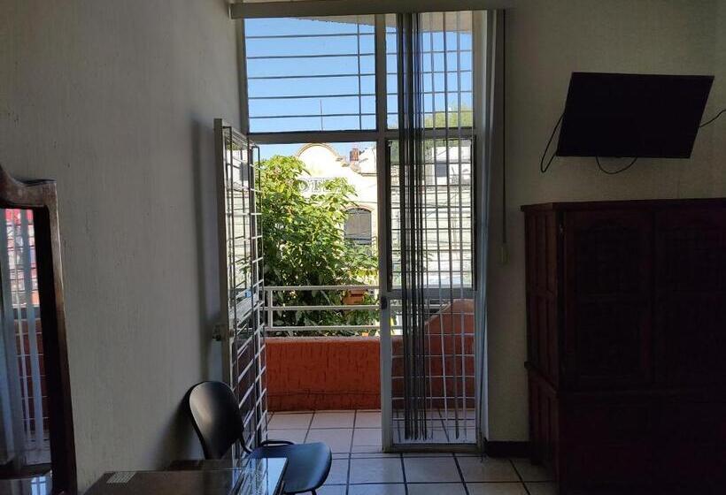 带共用浴室的标准房间, Hostal Herencia