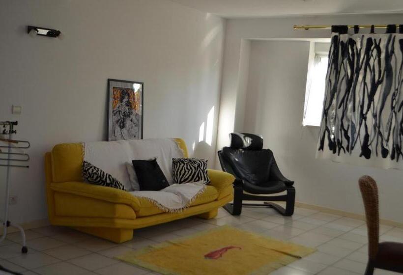 スタンダードルーム, Chambre D Hôtes The Yellow Cube