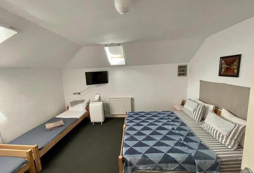 Номер Стандарт Трехместный, Casa Trandafirilor