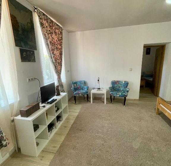 Апартаменты 2 Спальни, Casa Trandafirilor
