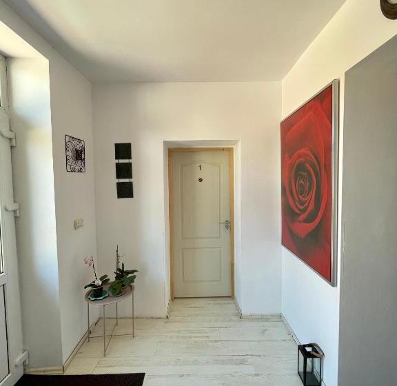 Апартаменты 2 Спальни, Casa Trandafirilor