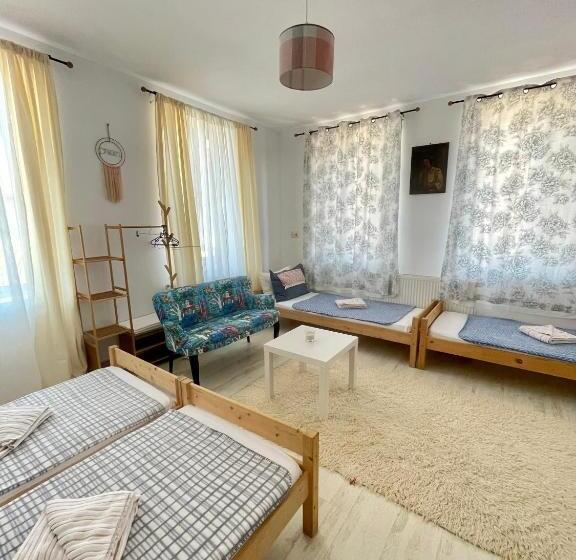 Трехместный Номер Стандарт Вид на Сад, Casa Trandafirilor