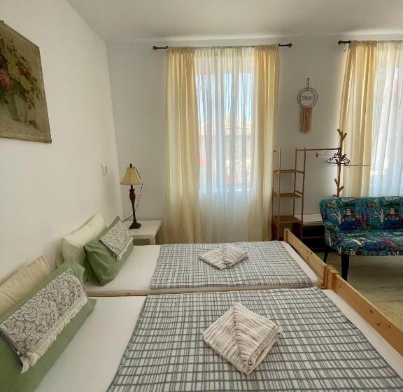 Трехместный Номер Стандарт Вид на Сад, Casa Trandafirilor