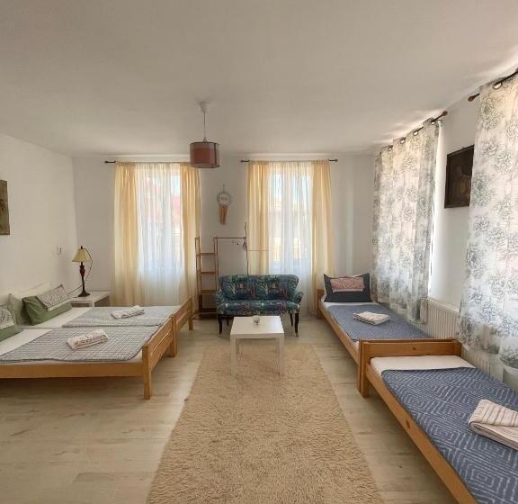 Трехместный Номер Стандарт Вид на Сад, Casa Trandafirilor