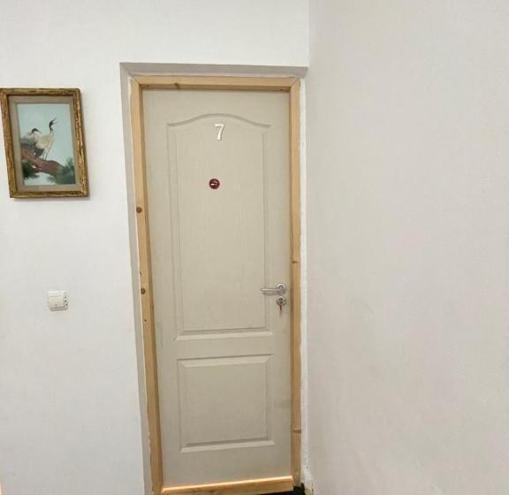 Номер Стандарт, Casa Trandafirilor