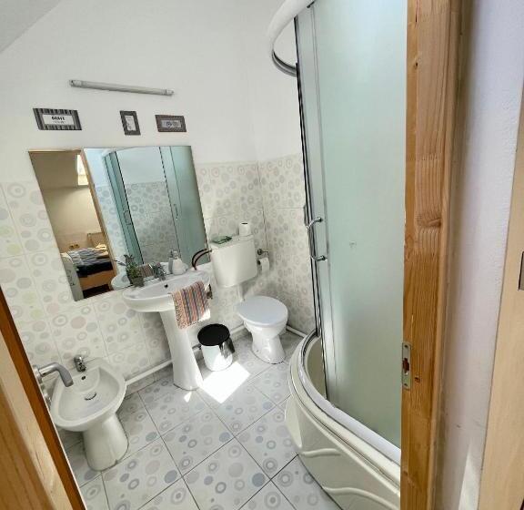 Номер Стандарт, Casa Trandafirilor