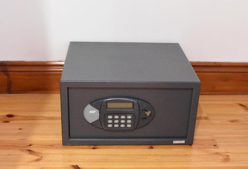 חדר דלוקס לשלושה עם נו לגינה, Rockfield Manor B&b, Knock