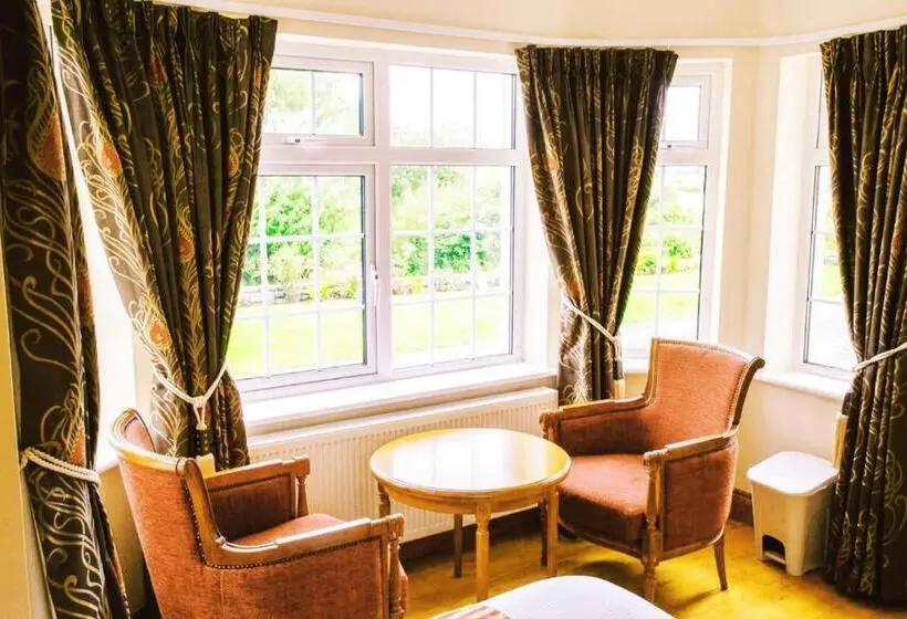 ガーデンビューのデラックストリプルルーム, Rockfield Manor B&b, Knock