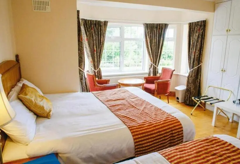 ガーデンビューのデラックストリプルルーム, Rockfield Manor B&b, Knock