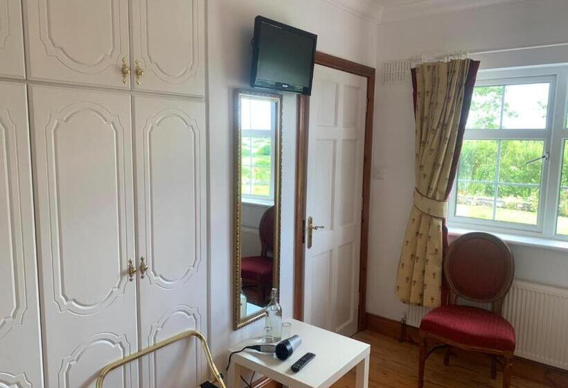 חדר סטנדרט לשלושה, Rockfield Manor B&b, Knock