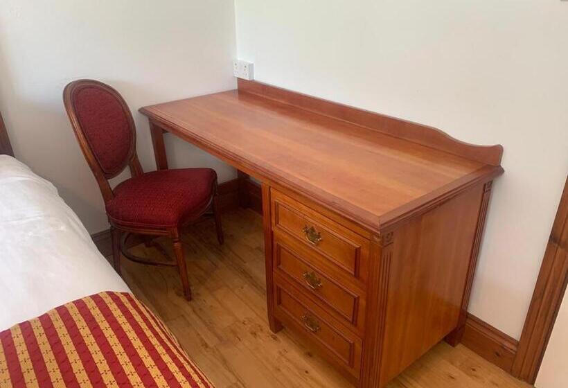 חדר סטנדרט לשלושה, Rockfield Manor B&b, Knock