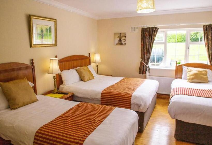 חדר סטנדרט לארבעה, Rockfield Manor B&b, Knock