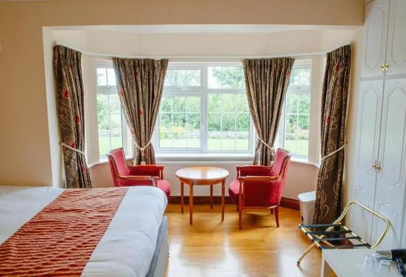 ガーデンビューのデラックストリプルルーム, Rockfield Manor B&b, Knock