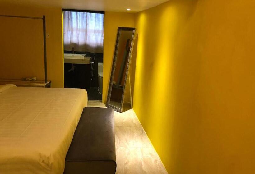 غرفة عائلية ذات إطلالة جانبية على البحر, The Wharf