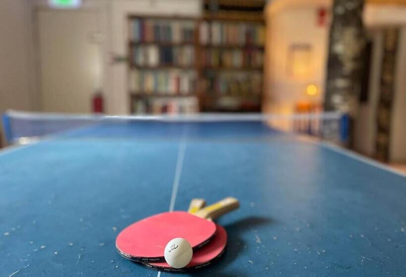 غرفة إقتصادية, Low Budget Bungalows