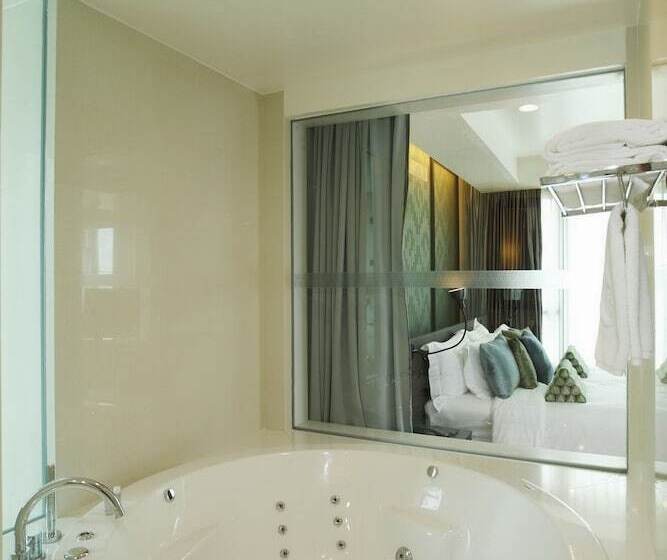 Полулюкс, Avani Khon Kaen Hotel & Convention Centre