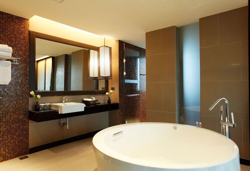 Президентский Люкс, Avani Khon Kaen Hotel & Convention Centre