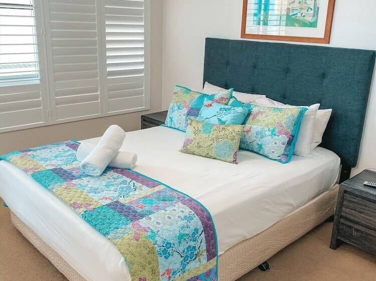 Апартаменты 3 Спальни Боковой Вид на Море, Bargara Blue Resort