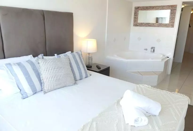 3 Bedroom Apartment Side Sea View, Bargara Blue Resort