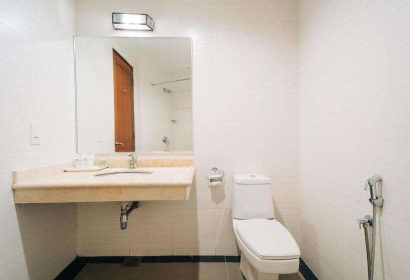 جناح جونيور, De  La Ferns, Cameron Highlands