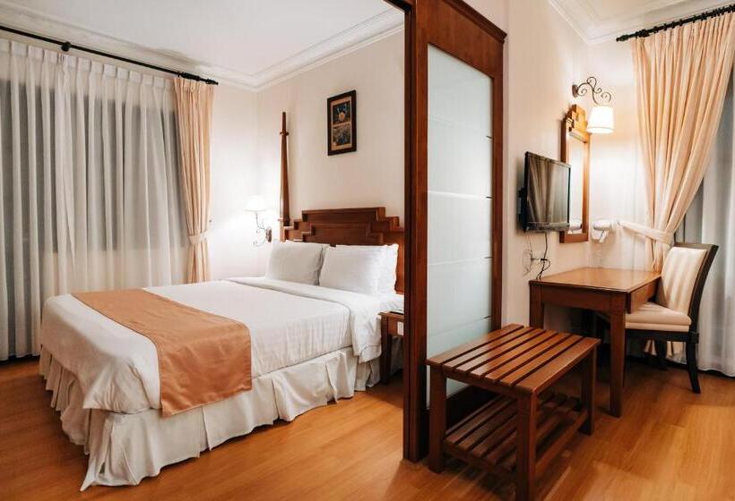 جناح جونيور, De  La Ferns, Cameron Highlands