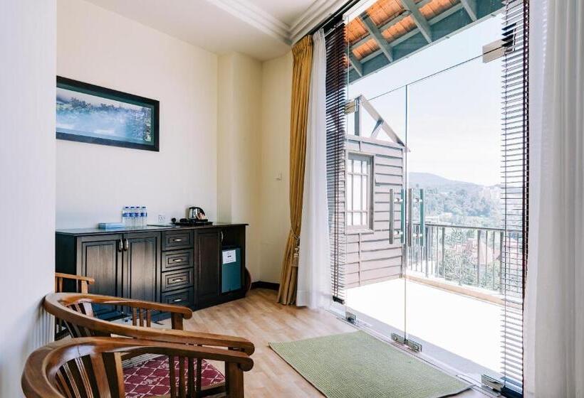 جناح دور أخير, De  La Ferns, Cameron Highlands