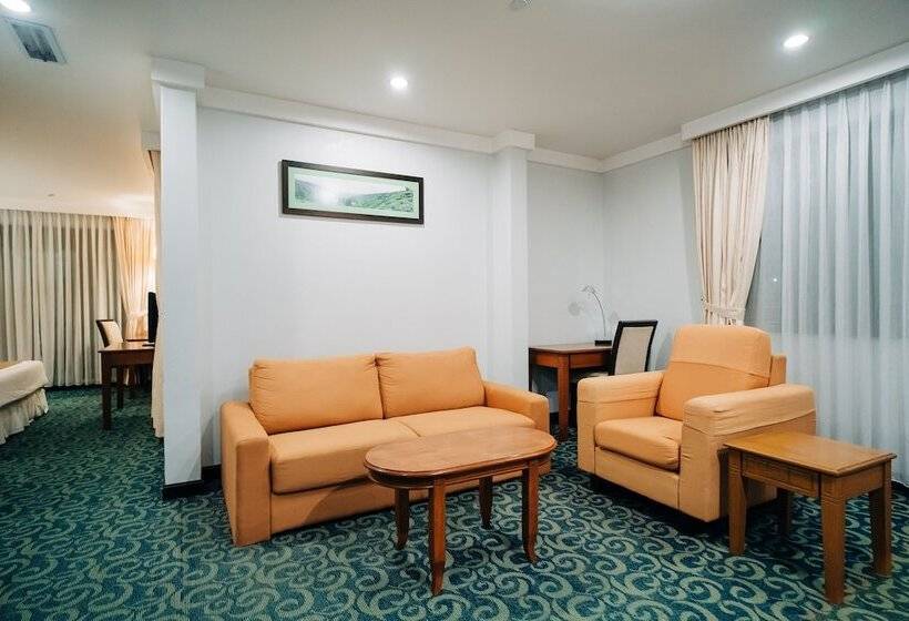 سوییت جونیور, De  La Ferns, Cameron Highlands