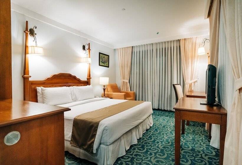 جناح جونيور, De  La Ferns, Cameron Highlands