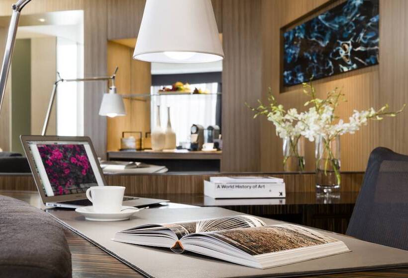 سوئیت کلاب, Icon