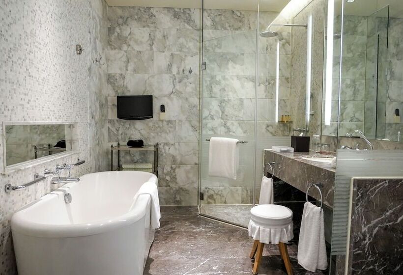 Quarto Deluxe, Sunrise On The Bund