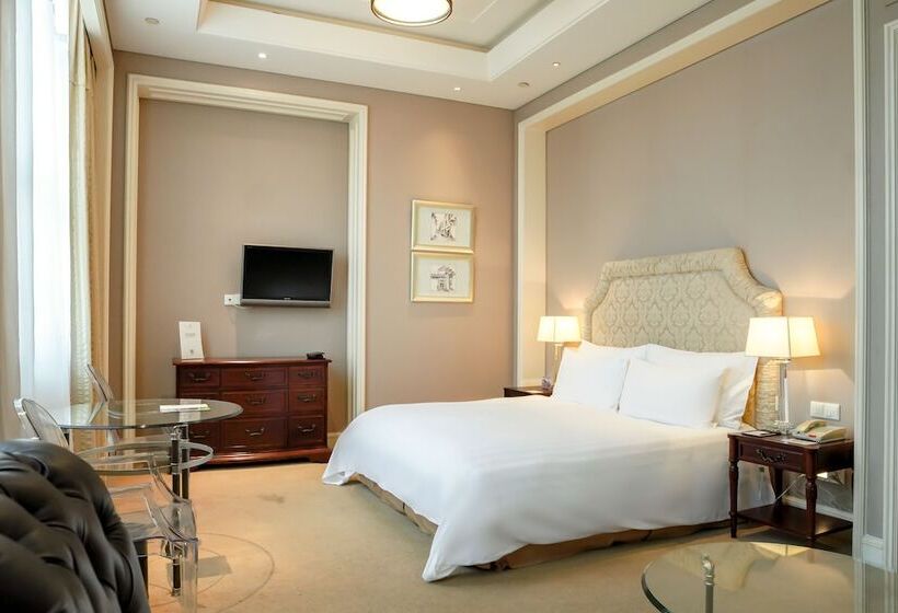 Quarto Deluxe, Sunrise On The Bund