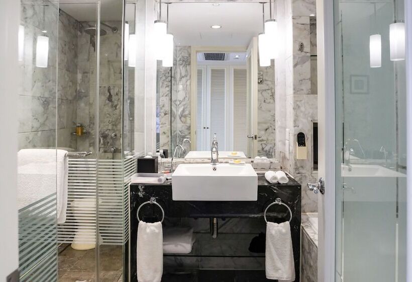 Quarto Deluxe, Sunrise On The Bund