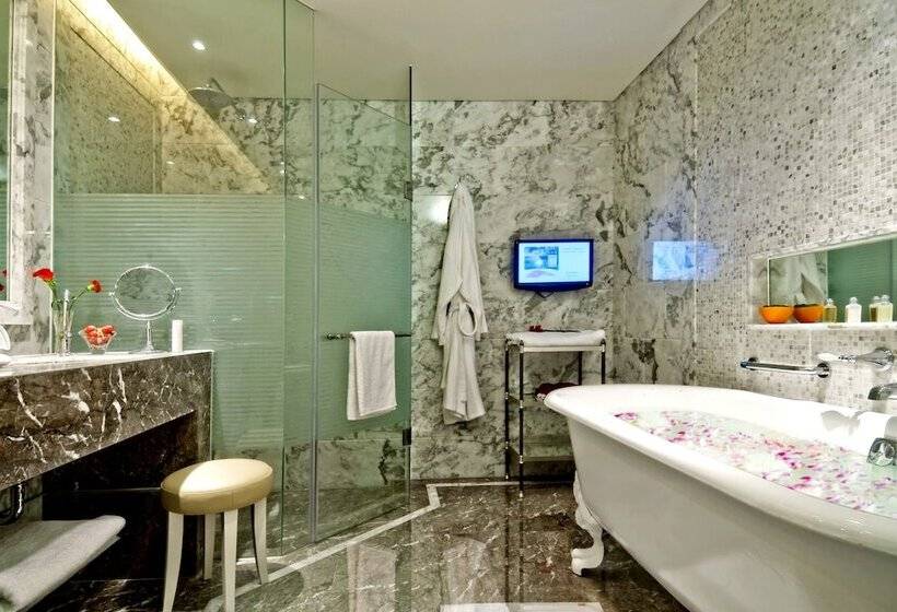 Suíte Deluxe, Sunrise On The Bund